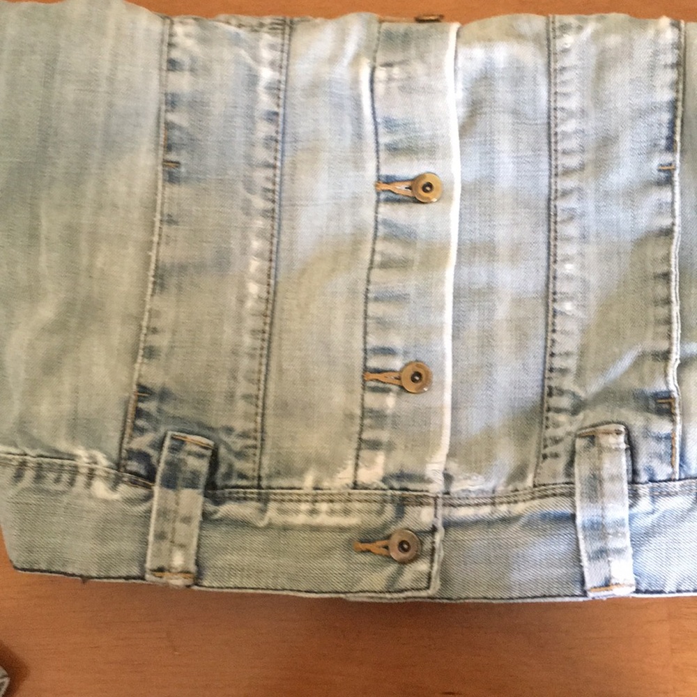 Jean jacket. - Picture 3 of 5